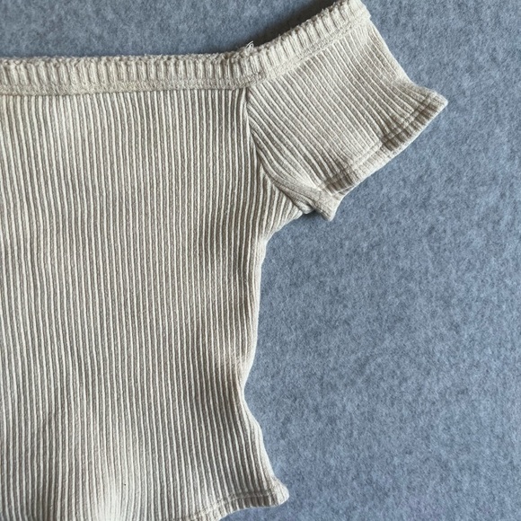 Urban Outfitters Women’s Off The Shoulder Medium - Picture 3 of 5